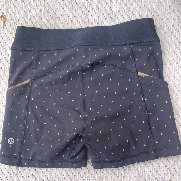 Size 4 Lululemon 2.5in Biker Shorts - Black and Gold - Picture 1 of 3